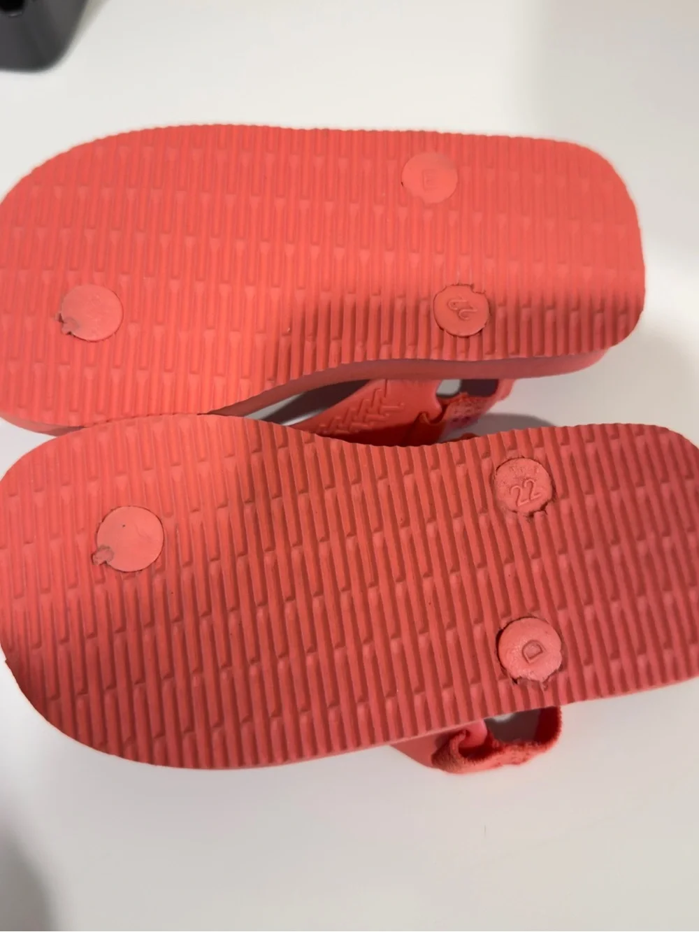 Havaianas Kids Flip Flops in Purple and Coral